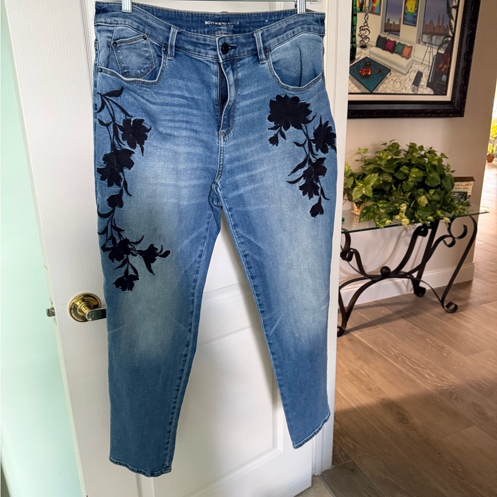 Chico's Light Blue Cropped Jeans with Black Floral Design